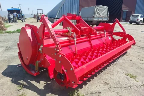 تصویر 2 از روتیواتور پشت تراکتوری چند کاره با تیغه های مقاوم و عملکرد یکنواخت